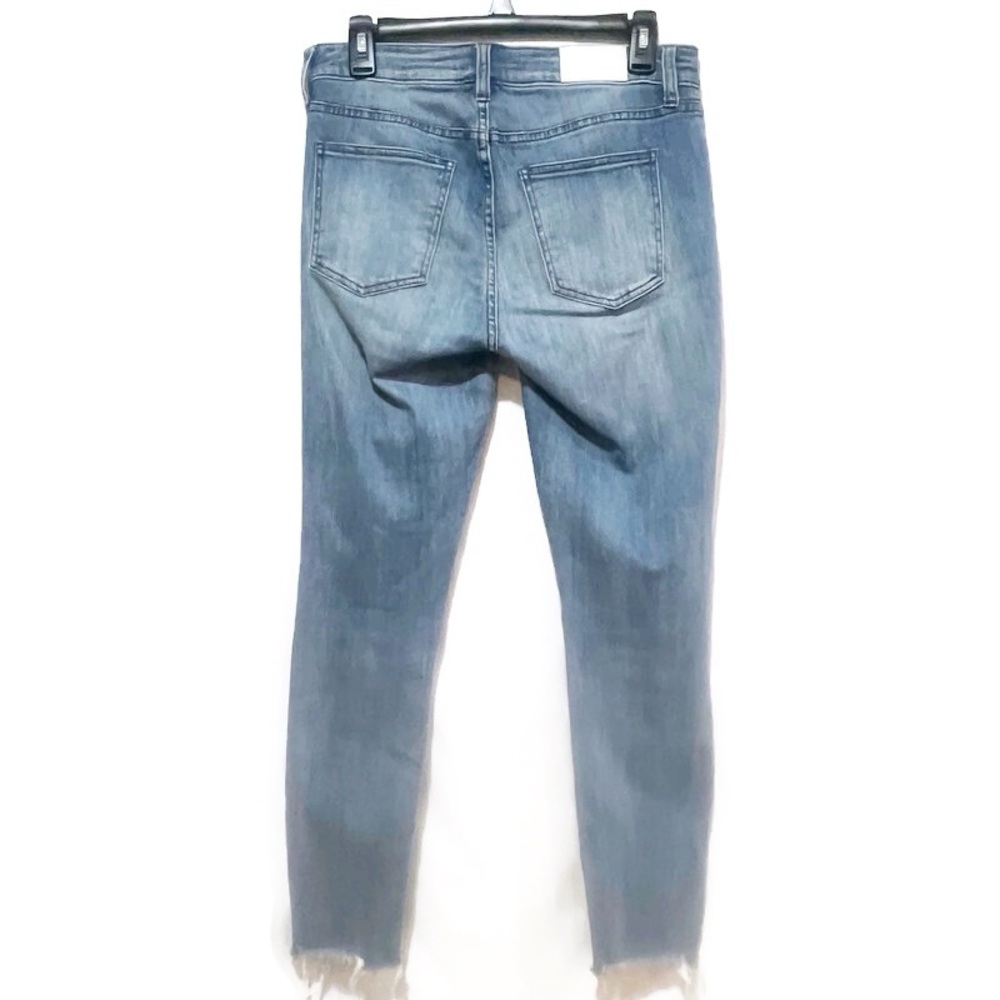 PISTOLA AUDREY MID-RISE SKINNY CROP DISTRESSED RAW HEM DESTROYED KNEE.
CASUAL - Picture 5 of 10